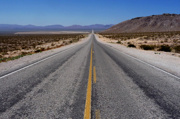 Kalifornien - Death Valley, 11 miles straight on